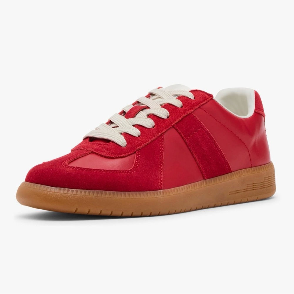 Steve Madden woman Dixon Sneaker
Size 8